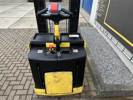 Stackers Stand-on 2005  Hyster S1 5S (9)