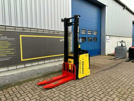 Stackers Stand-on 2009  Hyster S15S (3)