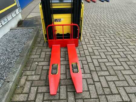 Stackers Stand-on 2009  Hyster S15S (5)