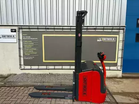 Wózek wysokiego podnoszenia 2007  Linde L16i 372 (1)