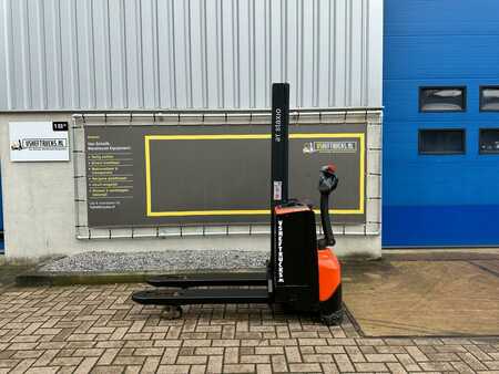 Pallet Stackers 2016  BT SWE080L (2) 