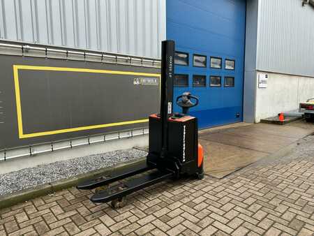 Pallet Stackers 2016  BT SWE080L (6) 