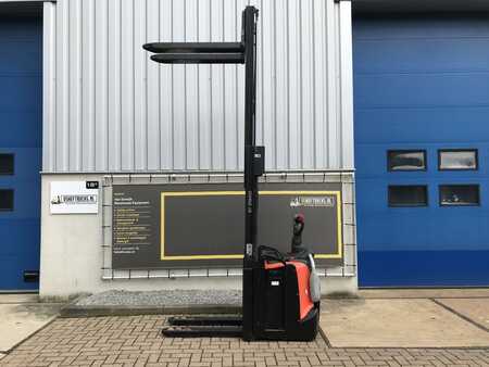 Stackers Stand-on 2017  BT SPE120L (4) 