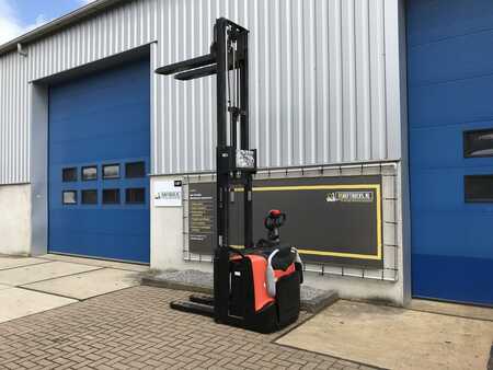 Stackers Stand-on 2017  BT SPE120L (8) 