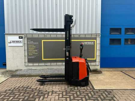 Pallet Stackers 2012  BT SPE125L (1)