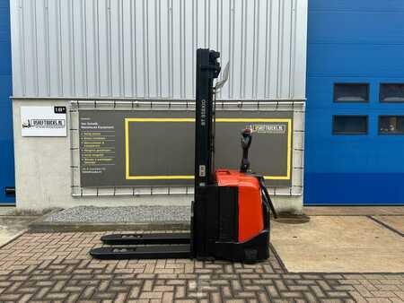 Pallet Stackers 2012  BT SPE125L (2)