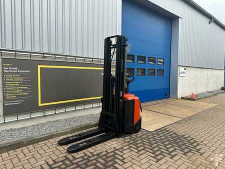 Pallet Stackers 2012  BT SPE125L (4)