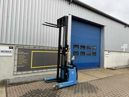 Pallet Stackers 2011  HanseLifter E1330GS-02 (10)