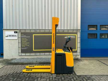 Stackers Stand-on 2015  Jungheinrich ERC 216z-525DZ (2)