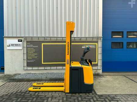 Stackers Stand-on 2015  Jungheinrich ERC 216z-525DZ (9)