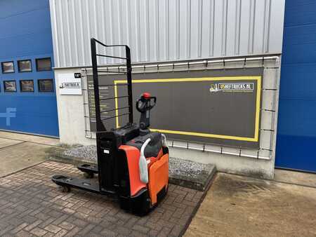 Electric Pallet Trucks 2019  BT LPE2000 (6)