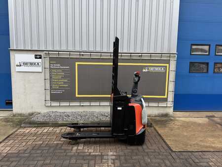 Electric Pallet Trucks 2019  BT LPE2000 (7)