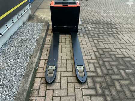 Electric Pallet Trucks 2017  BT LWE250 (10)