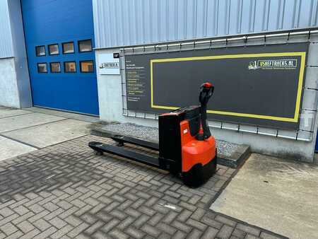 Electric Pallet Trucks 2017  BT LWE250 (3)