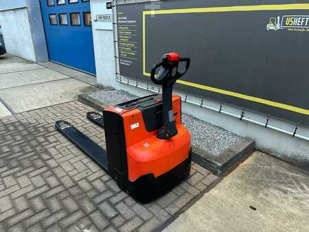 Electric Pallet Trucks 2017  BT LWE250 (4)