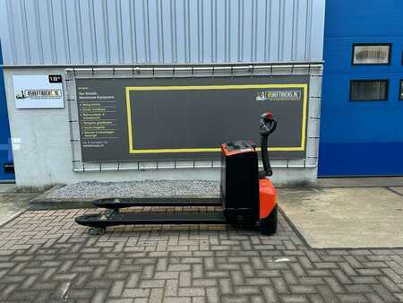 Electric Pallet Trucks 2017  BT LWE250 (7)