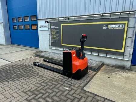 Electric Pallet Trucks 2017  BT LWE250 (9)