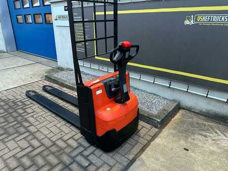 Electric Pallet Trucks 2015  BT LWE200 (10)