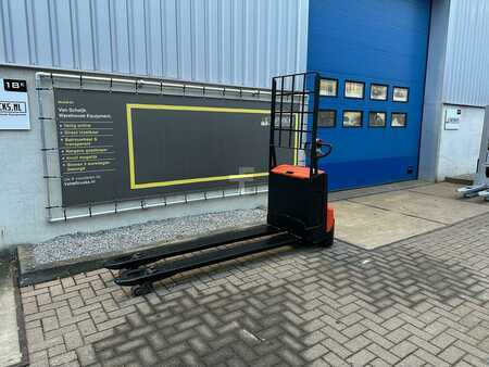 Electric Pallet Trucks 2015  BT LWE200 (4)