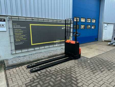 Electric Pallet Trucks 2015  BT LWE200 (5)