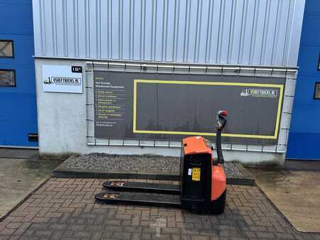 Electric Pallet Trucks 2017  BT LWE200 (2)