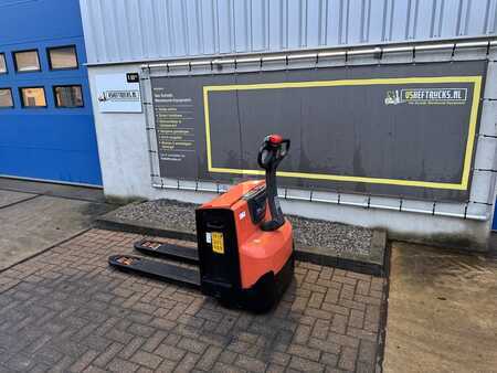 Electric Pallet Trucks 2017  BT LWE200 (4)