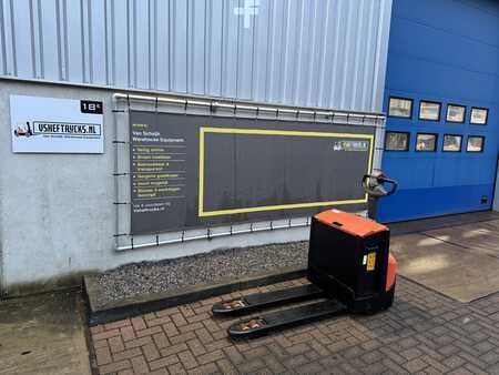 Electric Pallet Trucks 2017  BT LWE200 (5)