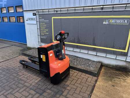 Electric Pallet Trucks 2017  BT LWE200 (7)