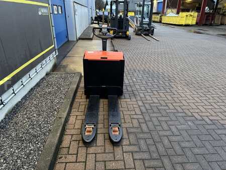 Electric Pallet Trucks 2017  BT LWE200 (9)