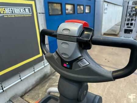 Electric Pallet Trucks 2016  BT LPE220 (10)