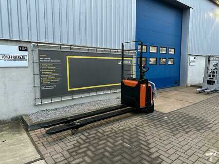 Electric Pallet Trucks 2016  BT LPE220 (4)