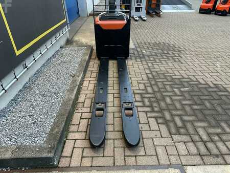 Electric Pallet Trucks 2016  BT LPE220 (9)