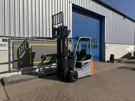 Chariots électriques à 3 roues 2020  Still RX20-16 (7)