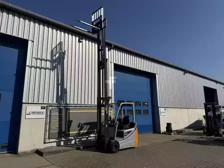 Chariots électriques à 3 roues 2020  Still RX20-16 (8)