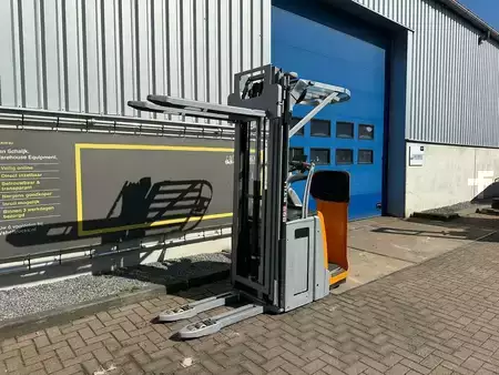 Stacker de condutor em pé 2015  Still EXV-SF 14 i (12)