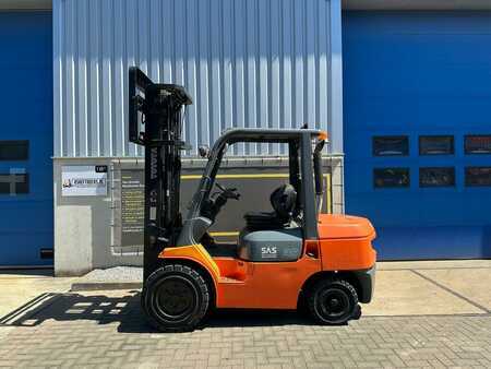 Diesel heftrucks 2004  Toyota 02-7FDJF35 (1)