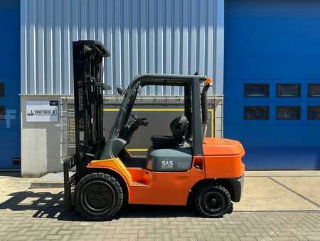 Diesel heftrucks 2004  Toyota 02-7FDJF35 (2)
