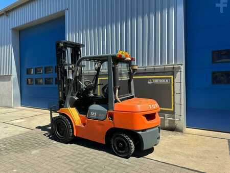 Diesel heftrucks 2004  Toyota 02-7FDJF35 (7)