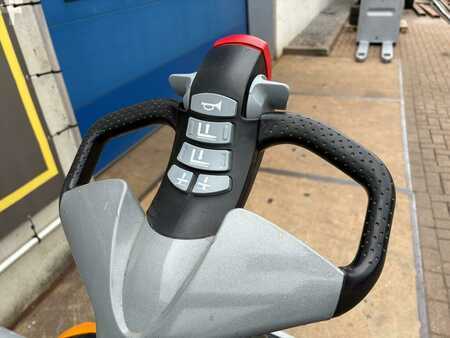Apilador eléctrico 2017  Still EXD S20 (9)