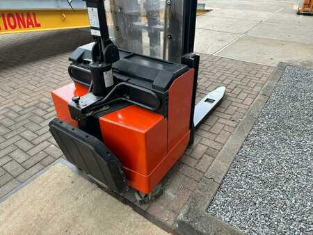 Apilador eléctrico 2002  BT LSF1250/11 (10)