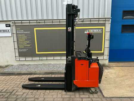 Apilador eléctrico 2002  BT LSF1250/11 (2)