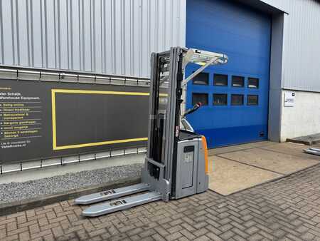 Pallet Stackers 2016  Still EXVSF14i (4)