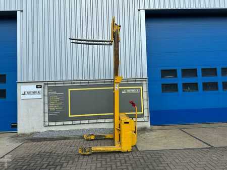 Stoccatori - Jungheinrich EJB 15G (2)