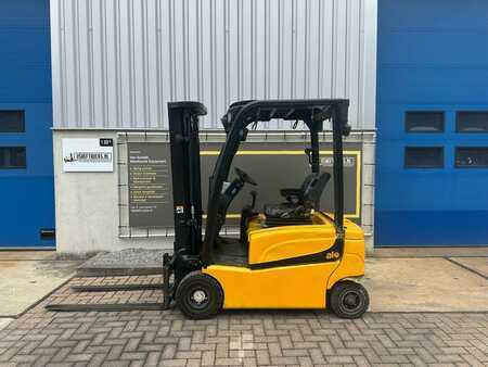 3-wiel elektrische heftrucks 2009  Yale ERP 16VT (2)