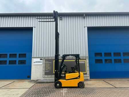 3-wiel elektrische heftrucks 2009  Yale ERP 16VT (3)