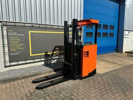 Apilador conductor sentado 2016  BT SRE135 (4)