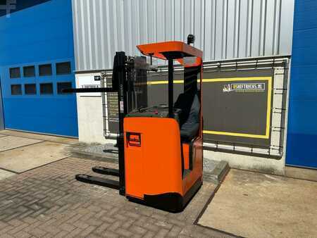 Apilador conductor sentado 2016  BT SRE135 (5)