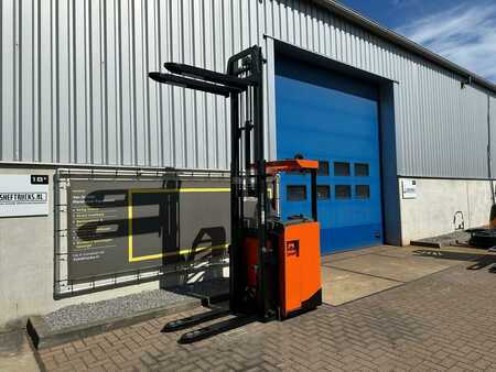 Apilador conductor sentado 2016  BT SRE135 (7)