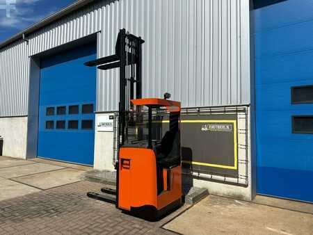Apilador conductor sentado 2016  BT SRE135 (8)