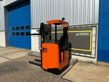 Apilador conductor sentado 2016  BT SRE135 (9)